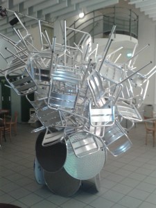 sans titre chaises inox, tables inox , dimension variable2012