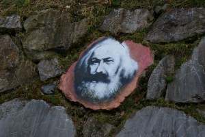 Portrait de Karl Marx sur roche, 1/1m, 2008, Vallée d'ossau