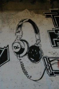 casque de musique, 2/2m, quartier mail des abbés, 2010, Montpellier